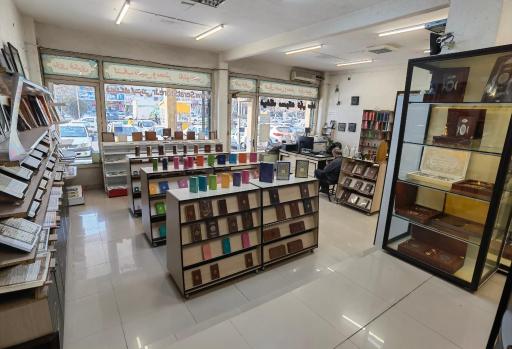 عکس فروشگاه محصولات قرآنی صراط