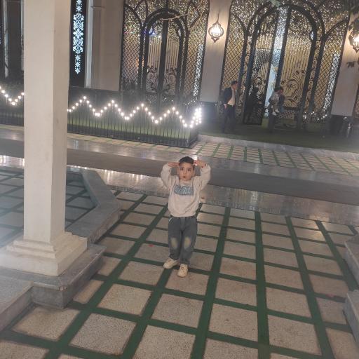 عکس باغ تالار تک درخت