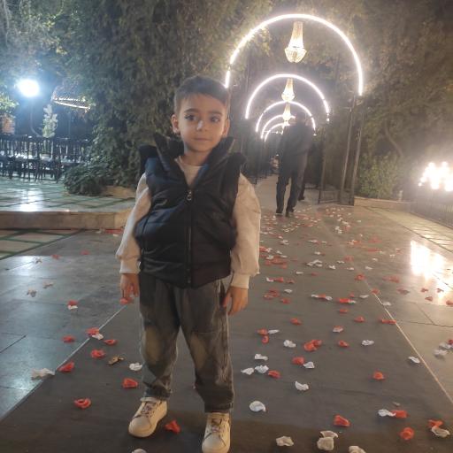 عکس باغ تالار تک درخت