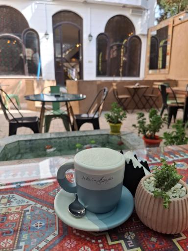 عکس کافه کتاب ارغوان