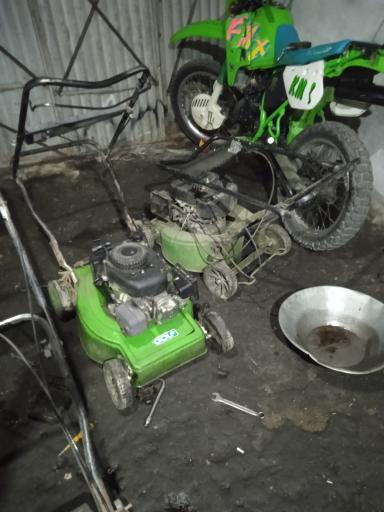 عکس تعمیرگاه موتور سیکلت پرویز