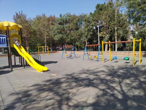 عکس زمین بازی کودکان پارک گلستان