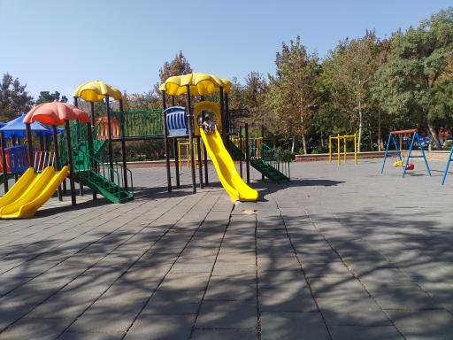 عکس زمین بازی کودکان پارک گلستان