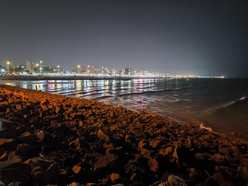 عکس ساحل نیم دایره