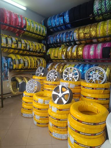 عکس رینگ و لاستیک ناجی