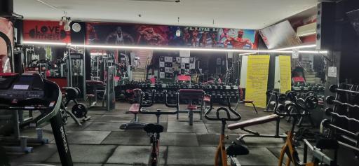 عکس باشگاه‌ بدنسازی کلاسیک 