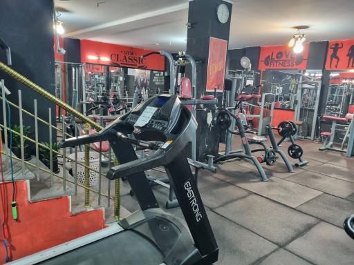 عکس باشگاه‌ بدنسازی کلاسیک 