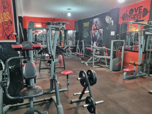 عکس باشگاه‌ بدنسازی کلاسیک 