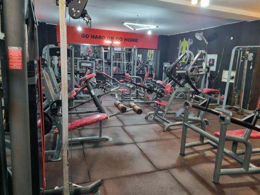 عکس باشگاه‌ بدنسازی کلاسیک 