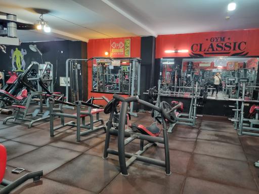 عکس باشگاه‌ بدنسازی کلاسیک 