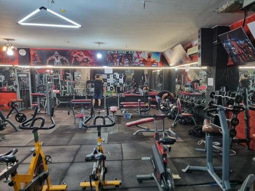 عکس باشگاه‌ بدنسازی کلاسیک 