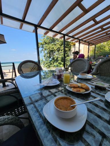 عکس رستوران ساحلی آفتابگردان 