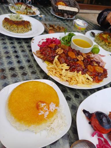 عکس رستوران ساحلی آفتابگردان 