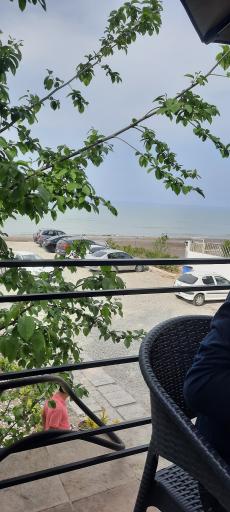 عکس رستوران ساحلی آفتابگردان 