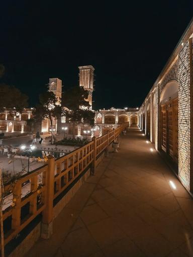 عکس کاروانسرای وکیل