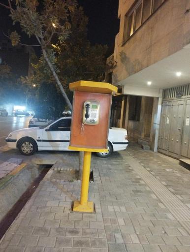 تلفن عمومی