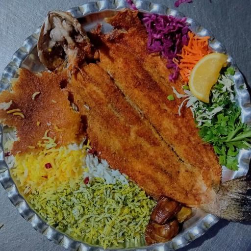 عکس تهیه غذای خاتون