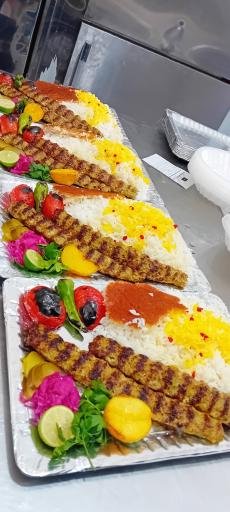 عکس تهیه غذای خاتون