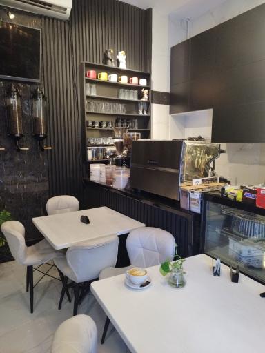 عکس کافه سیا سفید