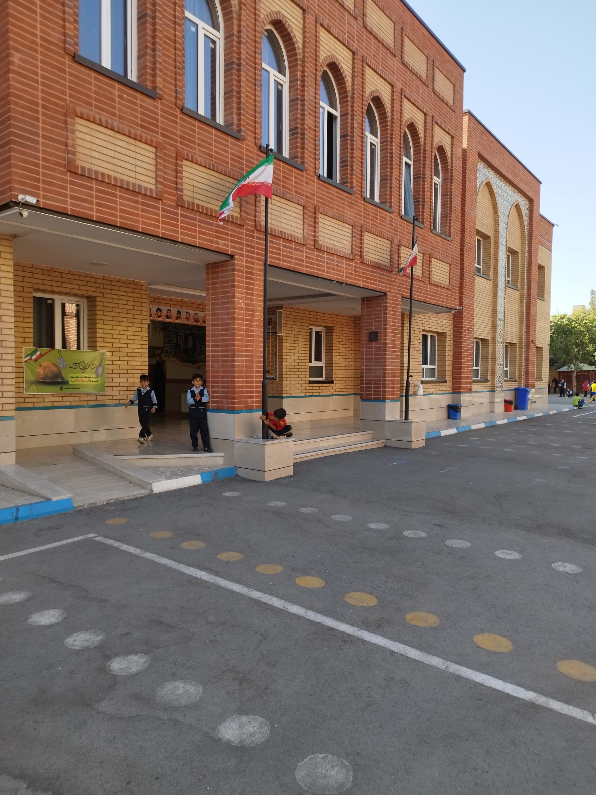عکس دبستان پسرانه شاهد شهدای۱۷ شهریور