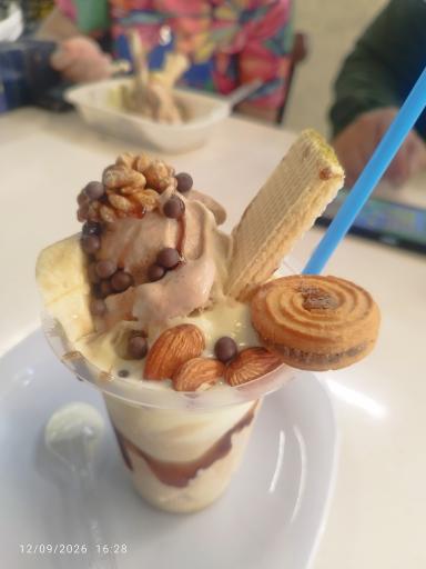 عکس بستنی اطمینان (جعفرنژاد)