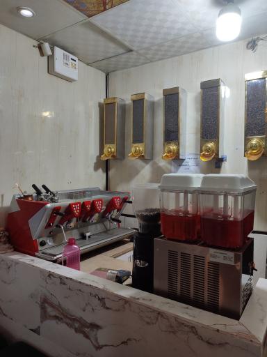 عکس قهوه سرای عمو رضا