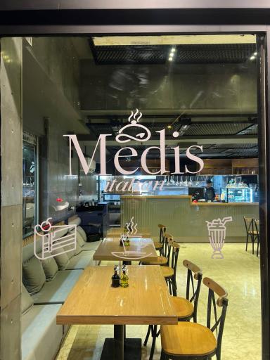 عکس رستوران ایتالیایی مدیس
