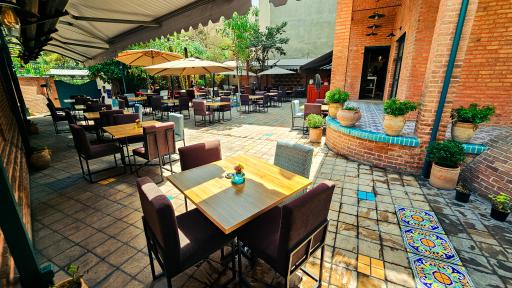 بوتیک هتل عمارت 85