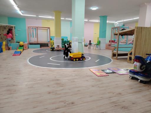 عکس خانه بازی بالونیوم