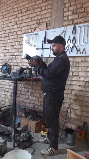 عکس مکانیک و باطری سازی صدرا