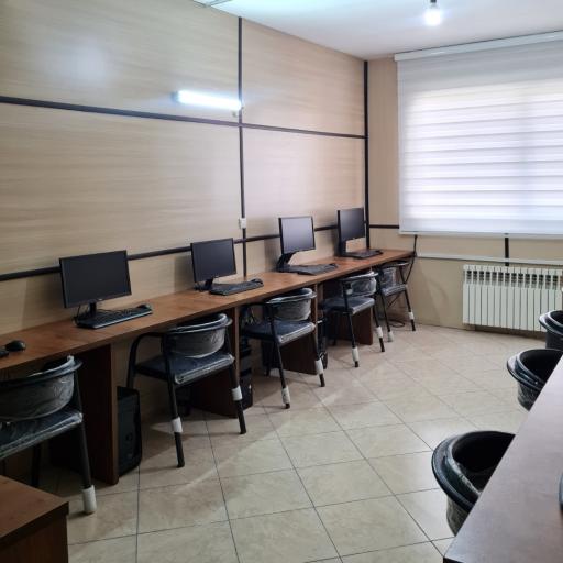 عکس آکادمی برنامه نویسی و طراحی سایت باران