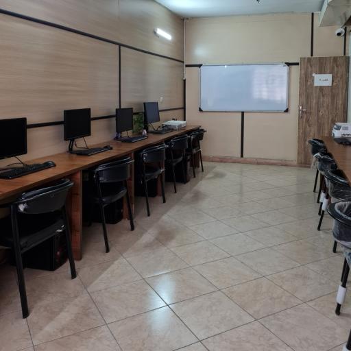 عکس آکادمی برنامه نویسی و طراحی سایت باران