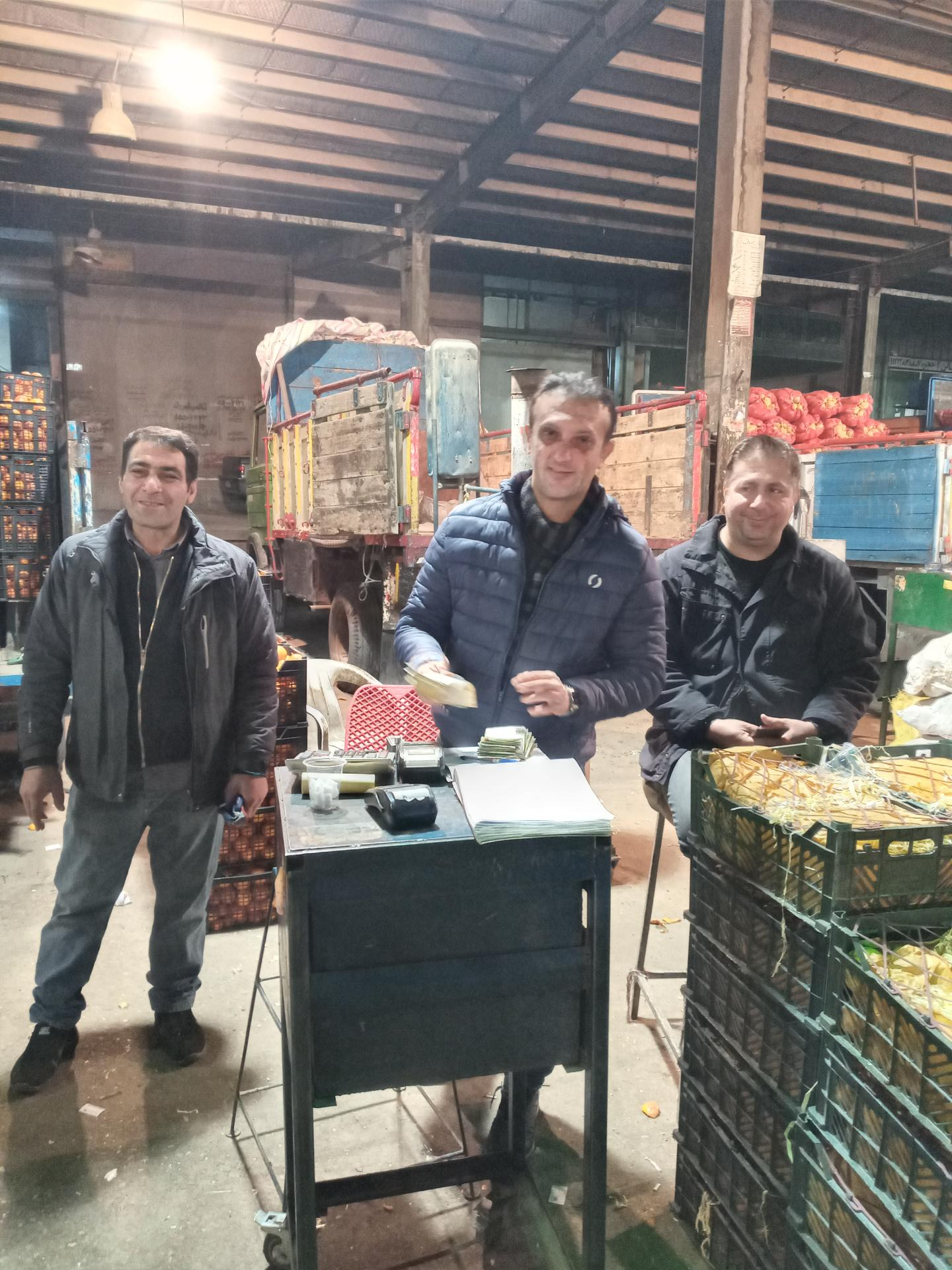 عکس میدان میوه و تره بار مرکزی (مادر)