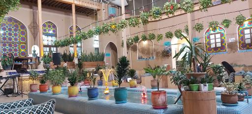 عکس سفره خانه سنتی چلچراغ