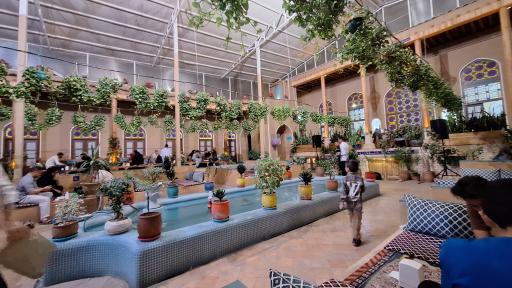 عکس سفره خانه سنتی چلچراغ