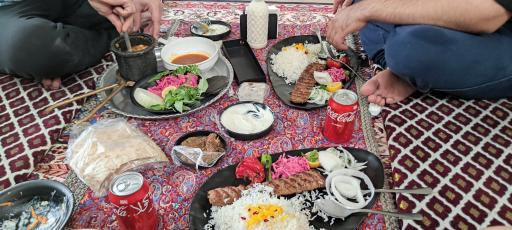 عکس سفره خانه سنتی چلچراغ