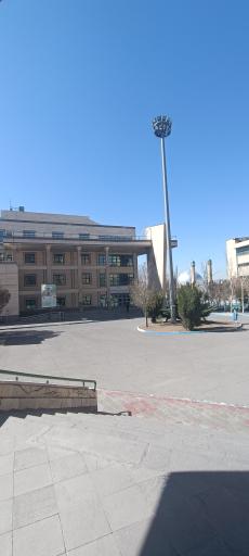 عکس دانشکده ادبیات و حقوق-ساختمان علامه جعفری