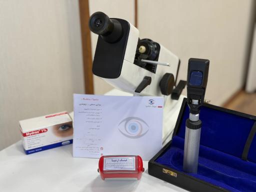 عکس بینایی سنجی و عینک ارشیا