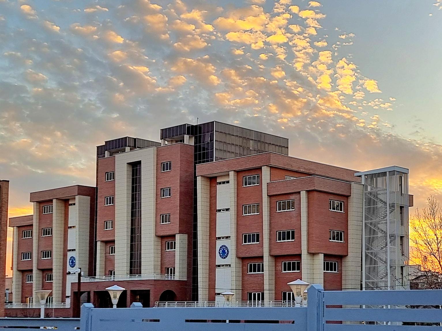 عکس ساختمان آموزش دانشگاه صنعتی شریف