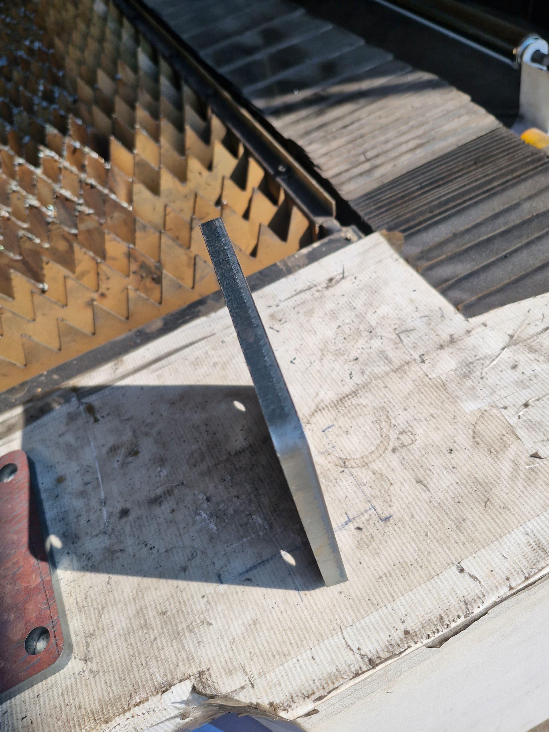 عکس برش لیزر فلزات cnc