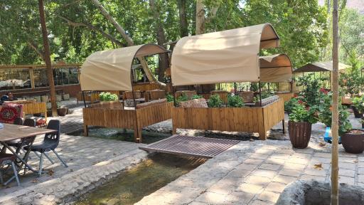 عکس سفره خانه سنتی دومیلون