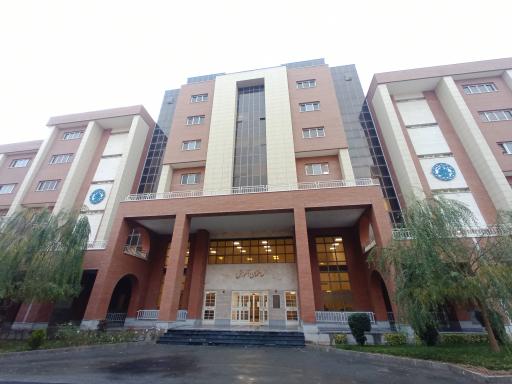 عکس ساختمان آموزش دانشگاه صنعتی شریف