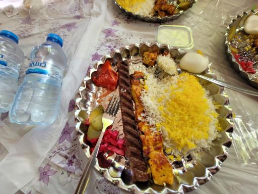 عکس سفره خانه سنتی دومیلون