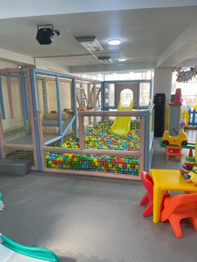 خانه بازی و تولد بامبی