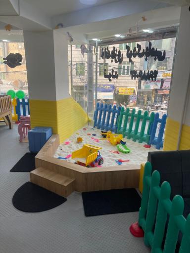 عکس خانه بازی و تولد بامبی