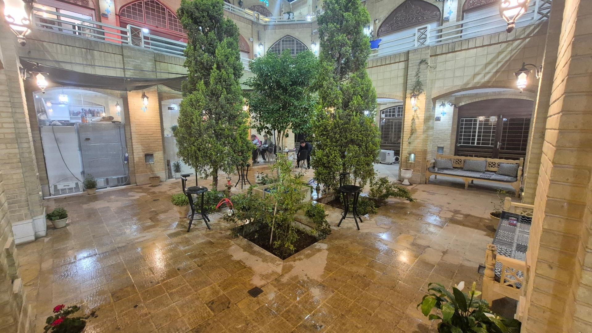 عکس کافه بازار