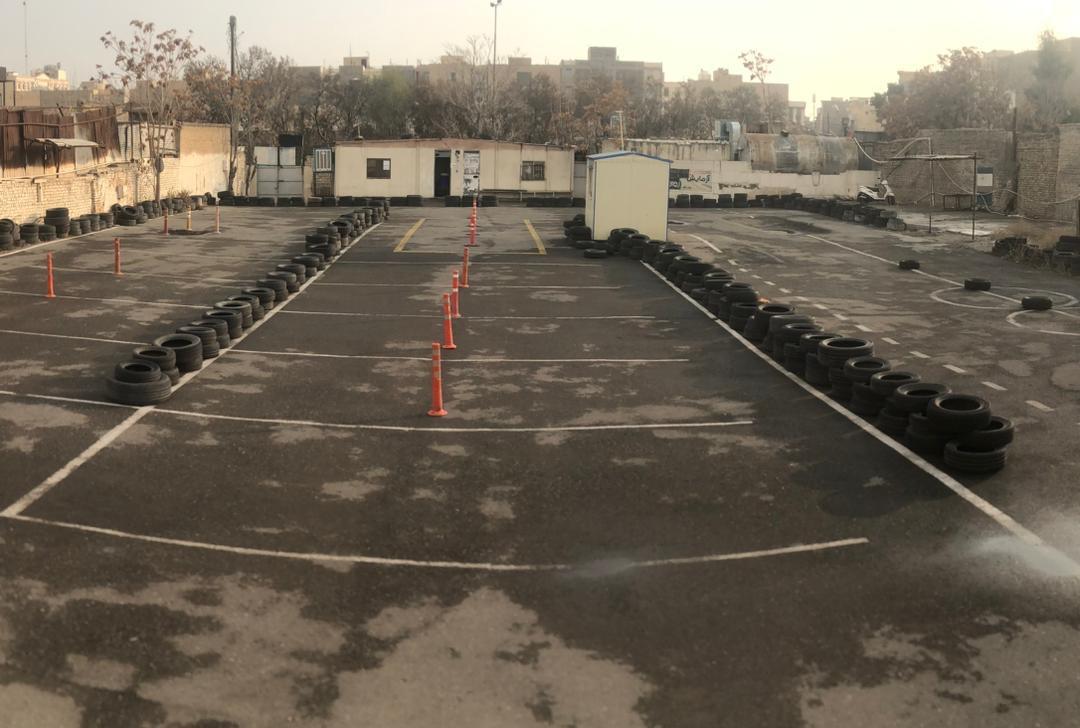 عکس پیست موتورسیکلت آموزشگاه رانندگی آزمایش