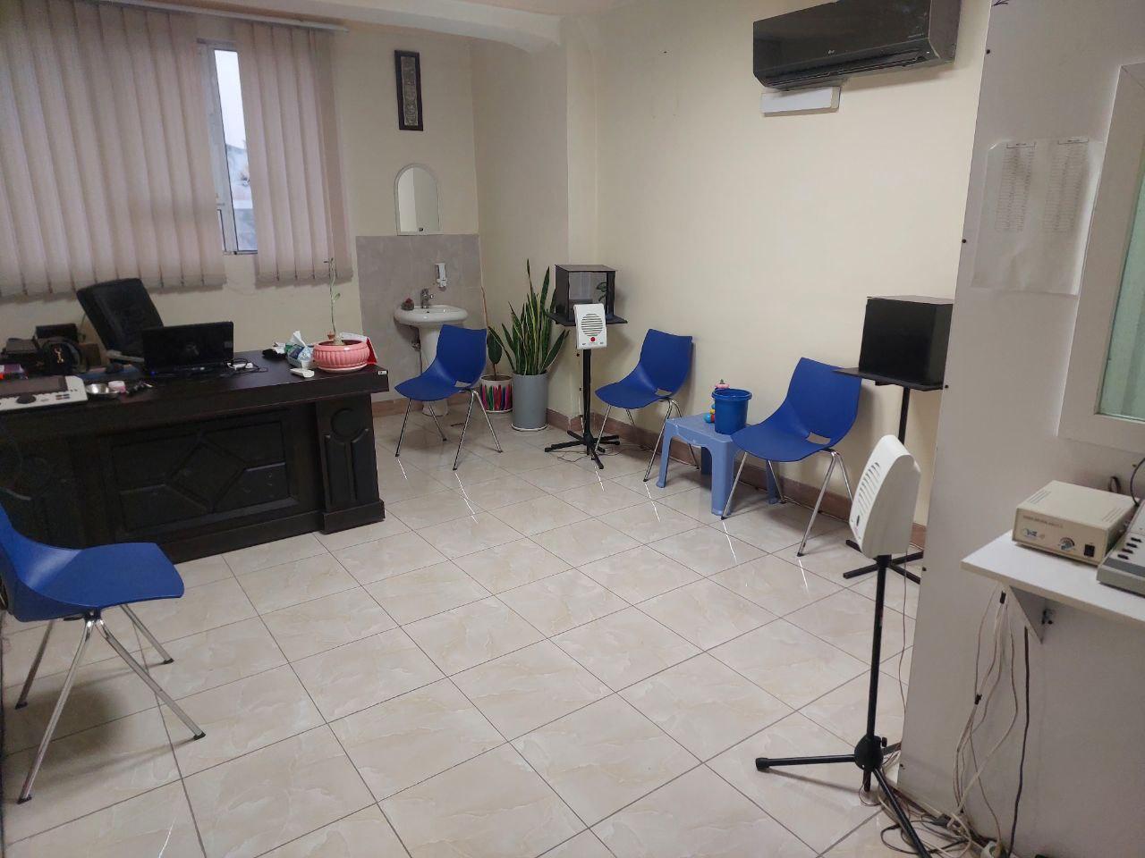 عکس کلینیک شنوایی سنجی بهار