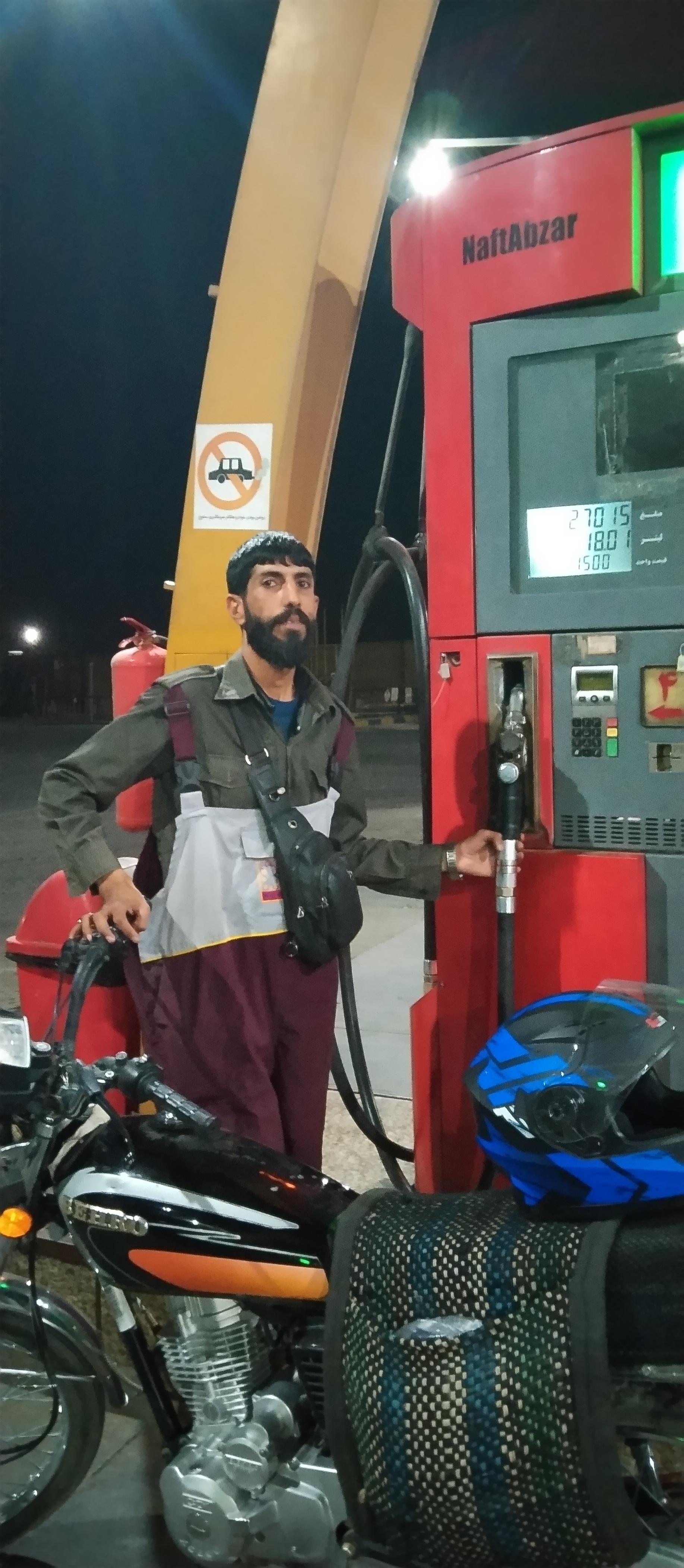 عکس پمپ بنزین میلاد نور