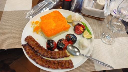 عکس رستوران خونه ی ما